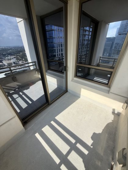 Balcony after cleaning &mdash; concrete an even light grey, edges and corners clear.